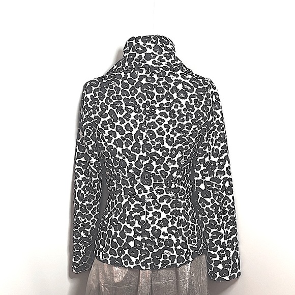 New Leopard double breasted coat! 2 side pockets, fully lined 5 button closure! - Picture 5 of 10